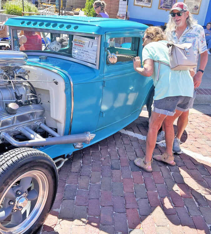 Cruisin� the Bricks classic car show sets new record for vehicle entries